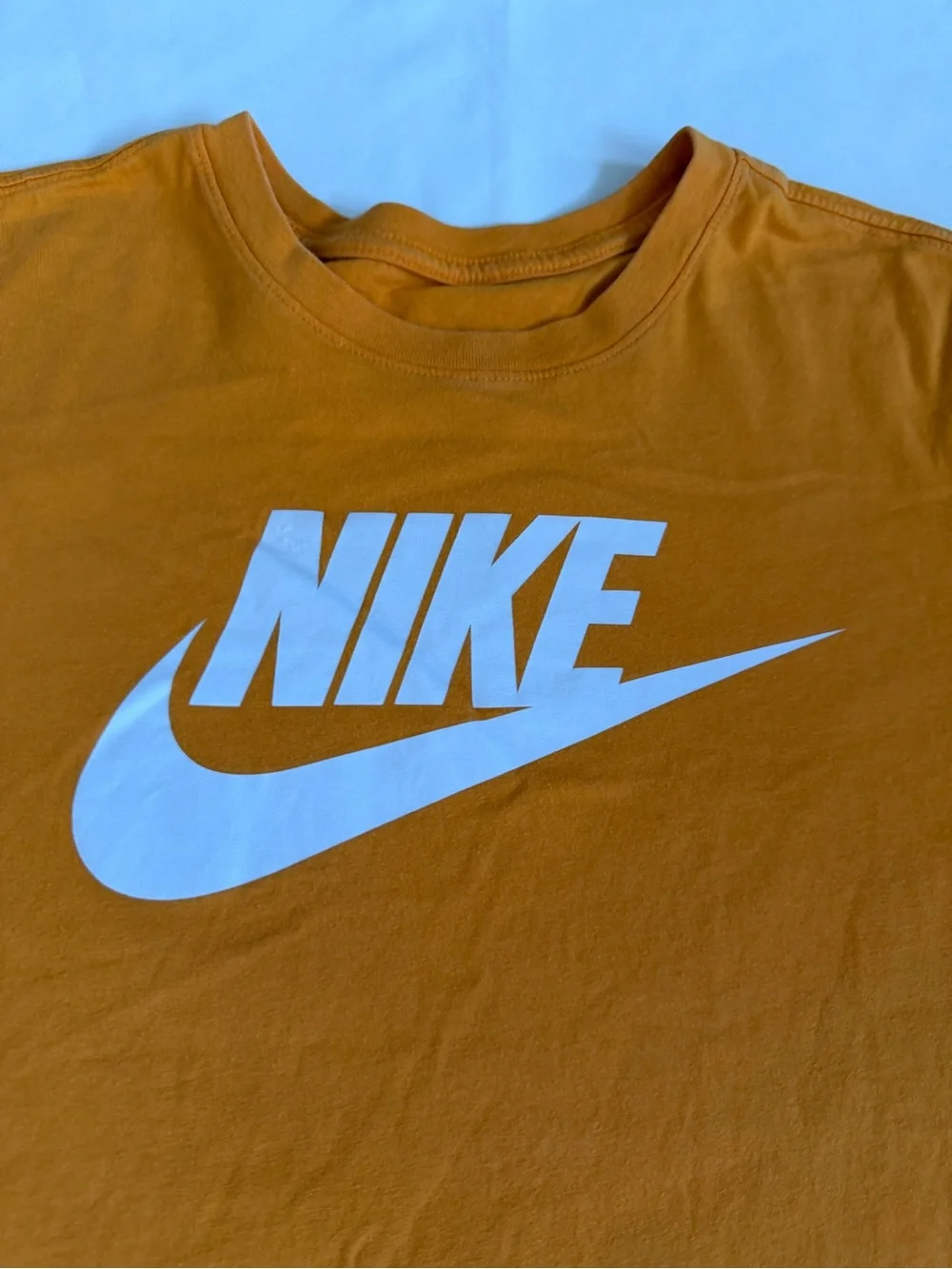 Nike Men’s Mustard Orange Logo Short Sleeve Tee sz S. T100